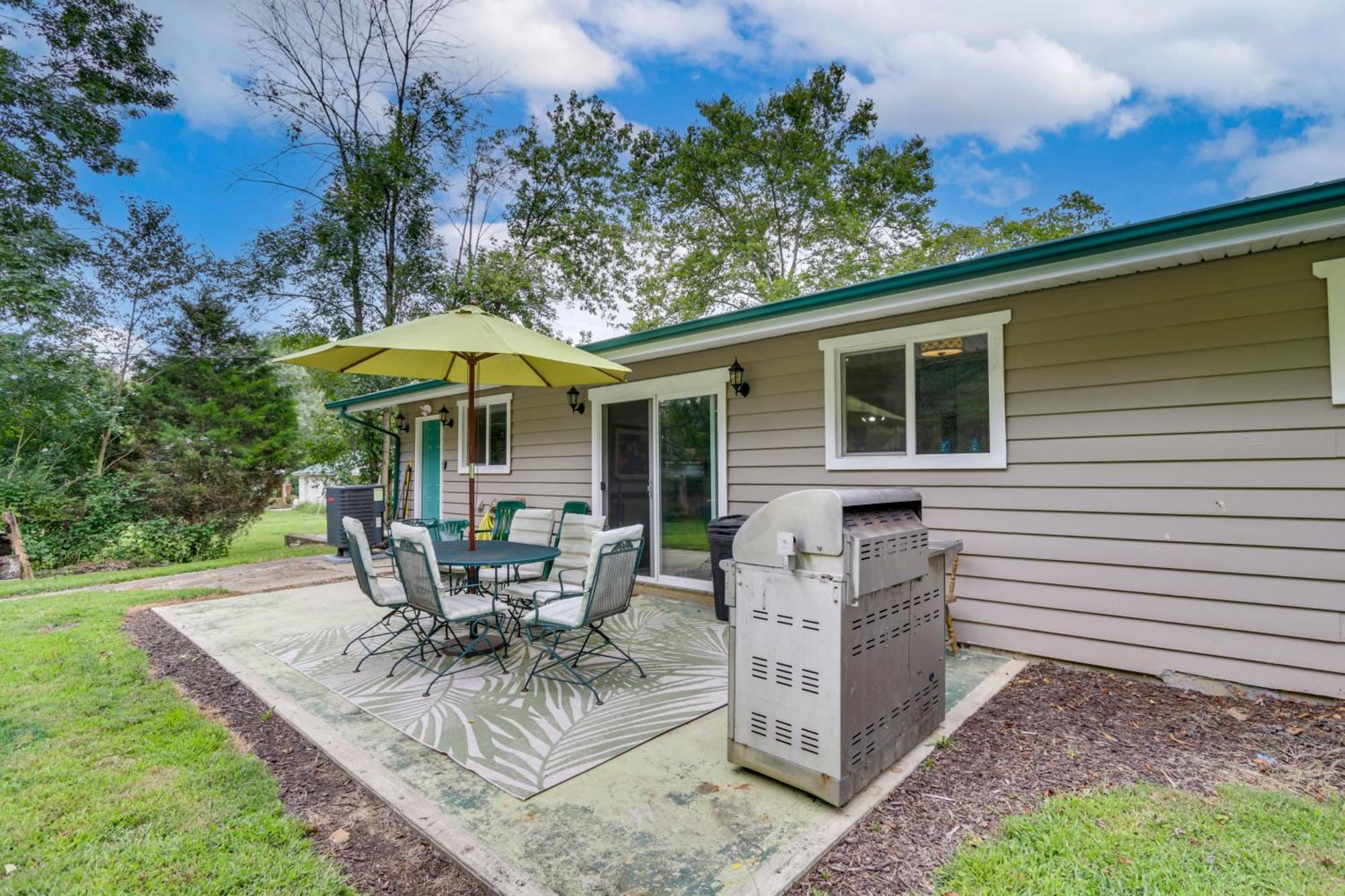 Cottage With Yard And Grill About 21 Mi To Hocking Hills! Nelsonville Esterno foto